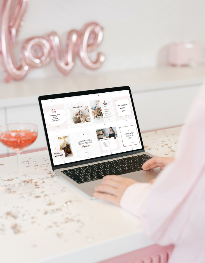 Nő háttal a Canvát használja laptopon