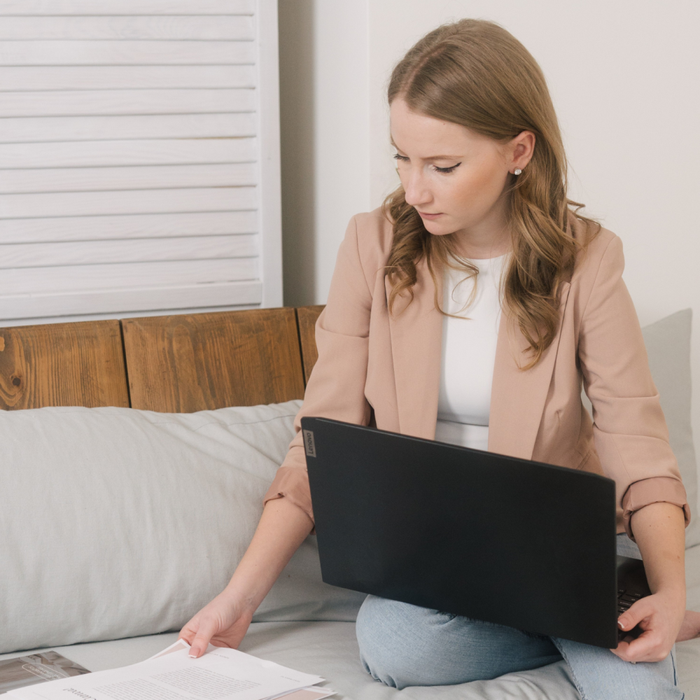 H1 háttérképek és laptop mockupok - Canva Kalauz - Titkos Canva Kódex